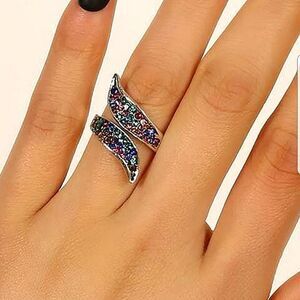 Rhinestone spiral ring